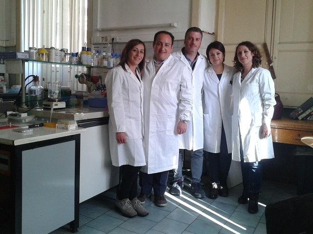 Il Prof. Massimo Libra, secondo da sinistra, insieme ai ricercatori (immagine gentilmente concessa da Flora Bonaccorso)